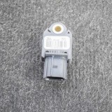 Senzor de impact lateral st&acirc;nga TOYOTA VERSO _R2_ 2013 OEM: 89831-02100 10809042