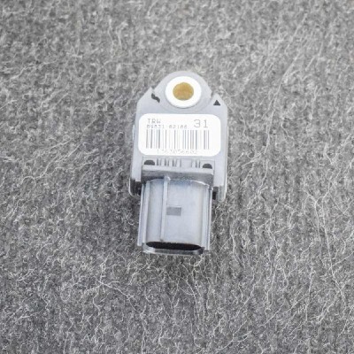 Senzor de impact lateral st&amp;acirc;nga TOYOTA VERSO _R2_ 2013 OEM: 89831-02100 10809042 foto