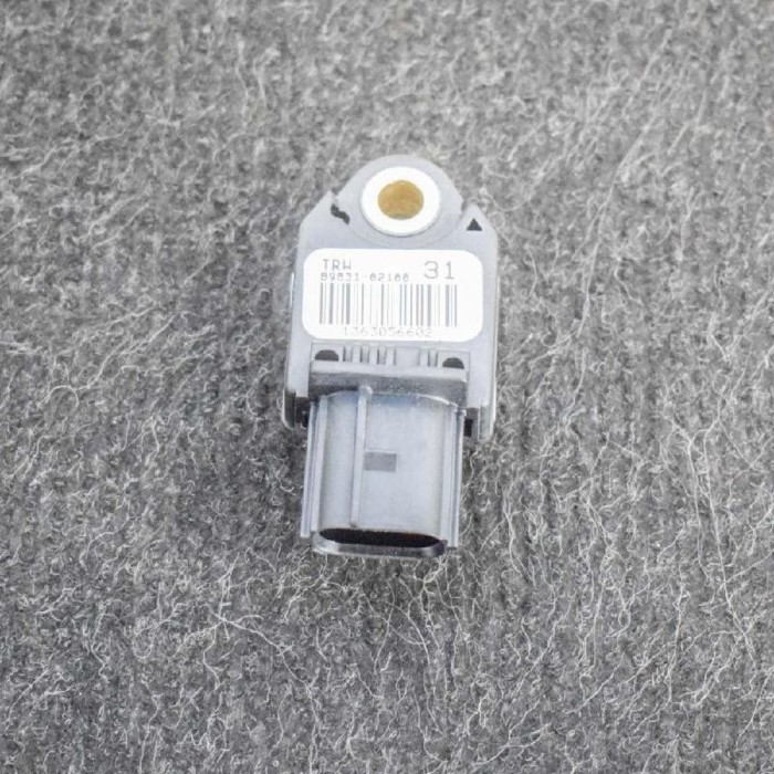 Senzor de impact lateral st&acirc;nga TOYOTA VERSO _R2_ 2013 OEM: 89831-02100 10809042