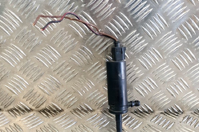 Motor rezervor lichid de parbriz AUDI Q7 4L 2014 OEM: 3B0955681 11252018