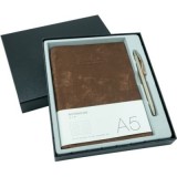 Agenda A5 nedatata si pix, CNX 163-25, maro, 100 pagini, cutie cadou neagra
