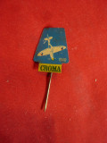 Insigna veche Croma - Avion tip 1940 ,metal si email ,h=2cm