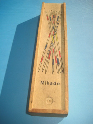 4699-Joc Mikado vintage in cutie de lemn. Marimi 19_4.5_2.5cm. foto