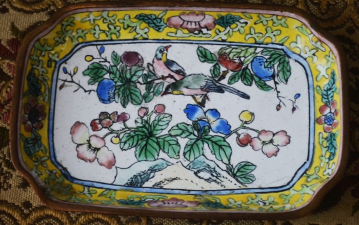 Lot de doua vase mici emailate realizate in China, circa 1950