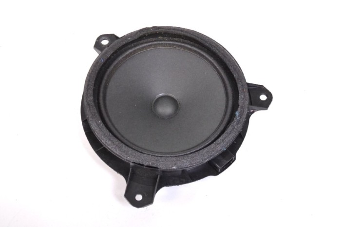 Difuzor ușă dreapta față TOYOTA HILUX VIII Flatbed _N1_ 2017 OEM: 86160-0K430 11712849