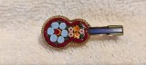 BROSA din MICROMOZAIC VENETIAN manopera EXCEPTIONALA forma CHITARA vintage RARA, Alama