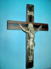 5203-CRUCIFIX metal alb si lemn intarsiat cu filee negre, perioada 1900.