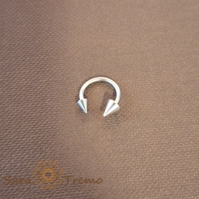 Piercing Potcoava cu Design Asimetric din Titan foto