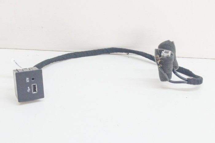 Port USB/AUX-In MASERATI GHIBLI M157 2015 OEM: 670009770 12447289