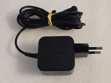 Incarcator laptop Original ASUS 19V 1.75A Mufă: 4.0mm x 1.35mm Model: AD2088020