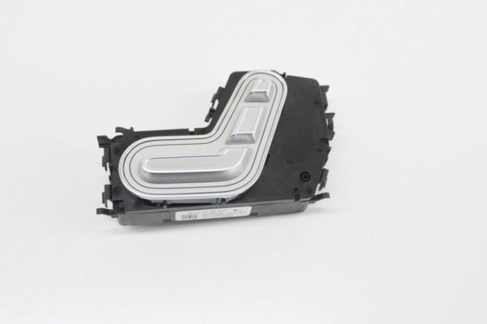 Buton de control scaun dreapta MERCEDES-BENZ GLS X167 2020 OEM: A1679052301 17989265