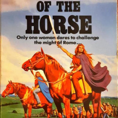 Mary Mackie - The People of the Horse