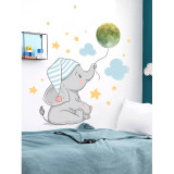 Cumpara ieftin Sticker Perete Autocolant Fosforescent Bebe Elefant Tinand Luna 95x65cm