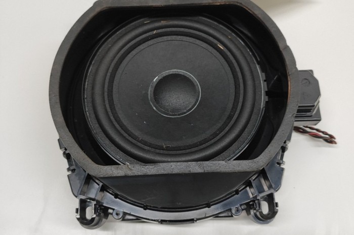 Subwoofer podea dreapta BMW X3 F25 2012 OEM: 9217913 | 31052947