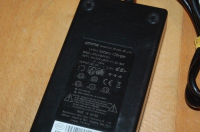 Alimentator bicicleta SANS LI-ION BATERY CHARGER model SSLC084V42J 42V 2A foto