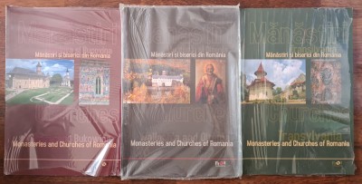 set 3 albume foto + Bonus DVD: Manastiri si Biserici din Romania (1.Moldova si Bucovina, 2.Muntenia si Oltenia, 3.Transilvania) foto