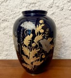 VAZA DIN PORTELAN FIN- MARCAJ ARPO CURTEA DE ARGES- FINE PORCELAIN H25,5CM