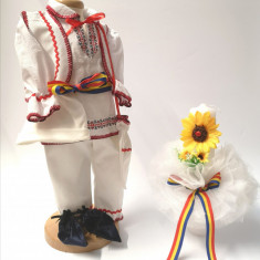 Set Costum National pentru baieti Victoras 6 si Lumanare Botez Traditional