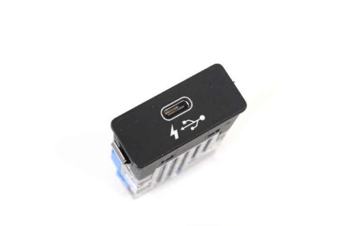 USB BMW Z4 G29 2018 OEM: 8711939,84108711939 11527569