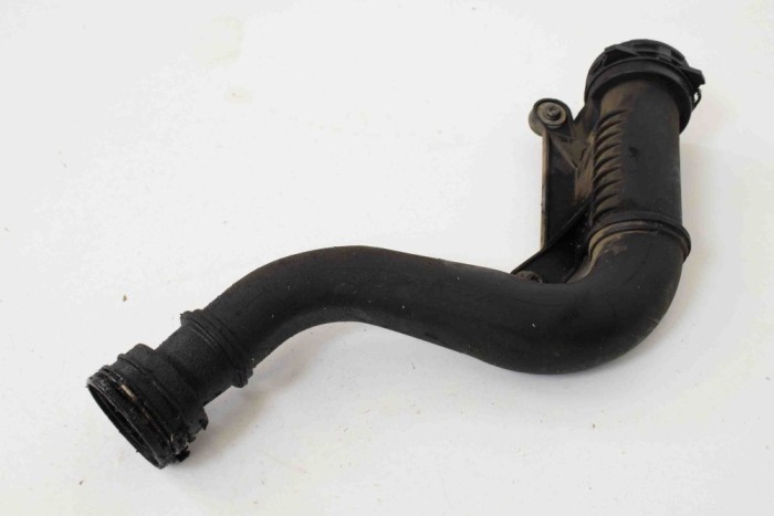 Furtun intercooler dreapta VW PASSAT B6 3C2 2007 OEM: 1K0145762