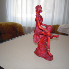 Statuie cu inaltimea de 22,5 cm., praf creta si rasina, prelucrata manual