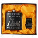 Set cadou &bdquo;Pentru cel mai bun Vanator&rdquo; Plosca cu bricheta