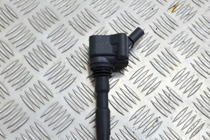Bobina de inducție de &icirc;naltă tensiune AUDI A4 Avant 8W5, B9 2016 OEM: 04E905199H,77300010,04E905110K 12646451