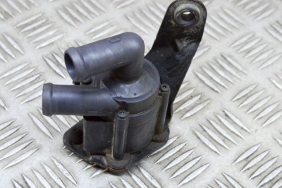 Pompa de apa auxiliara BMW 5 Touring F11 2011 OEM: 9230235,704077110,9230234,704077100 18158453 foto