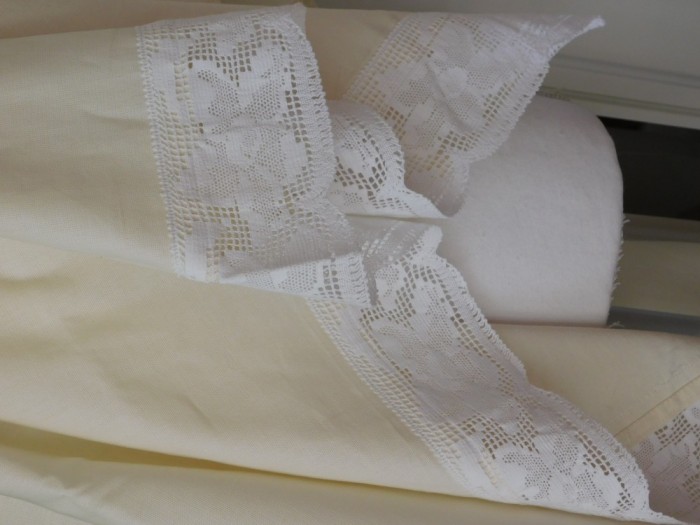 2 draperii / perdele noi, bumbac 100 % , dantela aplicata