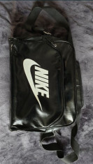 Vand geanta de umar Nike originala foto