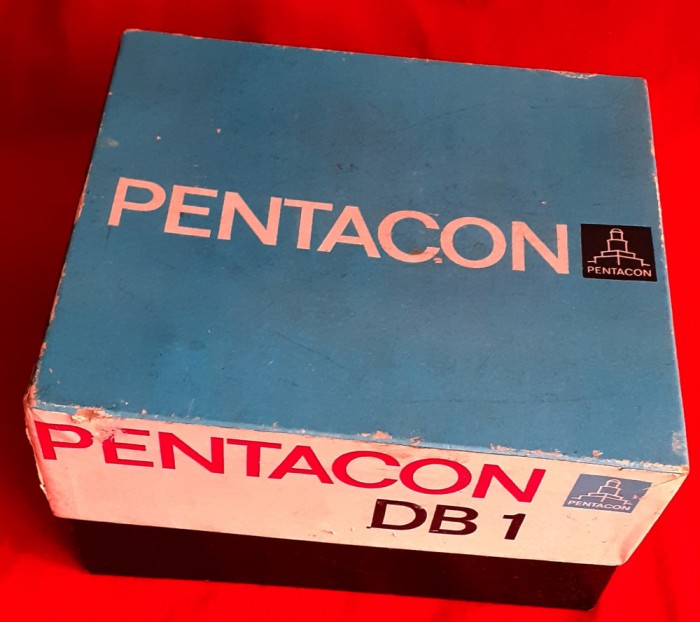 Diaproiector PENTACON DB1 pentru cadre de 35 mm