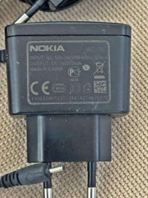 Incarcator Nokia cu mufa subtire original foto
