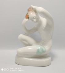 Figurina bibelou vechi, nud din portelan Aquincum Budapesta