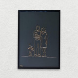 Tablou familie cu bebelus si catel, din fir continuu de sarma placata cu aur, 22&times;31 cm