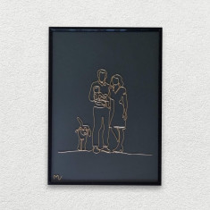 Tablou familie cu bebelus si catel, din fir continuu de sarma placata cu aur, 22×31 cm
