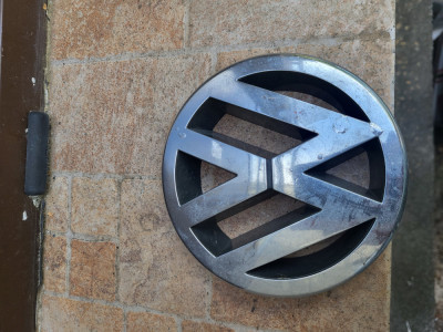 Emblemă grilă mască față VW Golf 5, Polo 9N foto