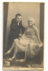 AD 1548 C.P.VECHE - SOTI IN TINUTA DE EPOCA -MARCO KLEIN -BRAILA -1929 foto