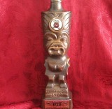 DECANTOR VINTAGE STICLA DE COLECTIE PORTELAN LUCRATA MANUAL BOURBON WHISKEY JIM BEAM 1974 DECOR HAWAI 39 CM