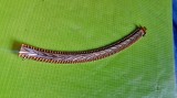 D876-Bratara vintage alama aurita gravata centralcu zale aur-argintii. Purtata, fata stare foarte buna, spate cu anumita uzura.