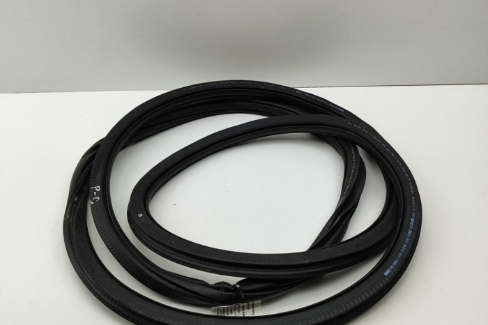 Garnitura ușă dreapta față SKODA KAROQ NU7 2024 OEM: 575867366P | 31846523