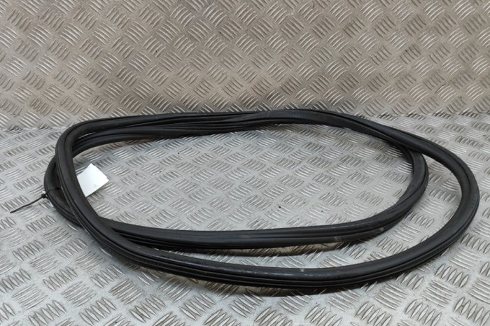 Garnitura ușă dreapta față PORSCHE MACAN 95B 2016 OEM: 95B831721 | 30455346