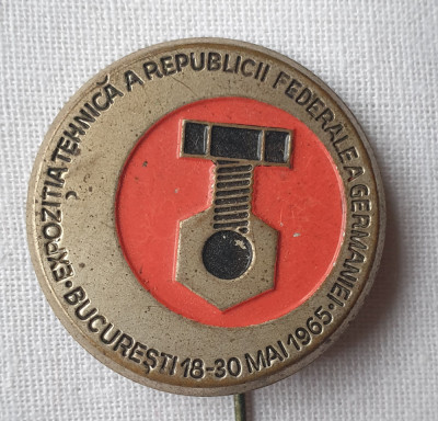 Insigna Expozitia tehnica a Republicii Federale a Germaniei la Bucuresti 1965 foto
