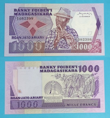 Madagascar (p#68) 1.000 Francs 1983 &amp;#039;Frah&amp;#039; UNC serie: 082398 foto