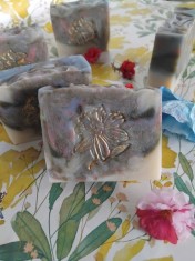 SAPUN FLOARE DE IASOMIE REALIZAT PRIN METODA TRADITIONALA LA RECE foto