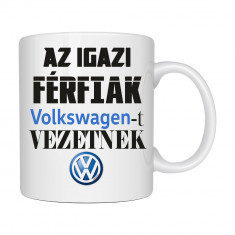 Cana personalizata ?Barba?ii adevara?i conduc VOLKSWAGEN - Az igazi ferfiak VOLKSWAGEN-t vezetnek?, auto, alba, 330 ml Negru interior foto