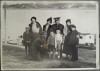 Anii 40, Foto ofiteri, doamne elegante, copii pe malul Dunarii 17 x 12 cm