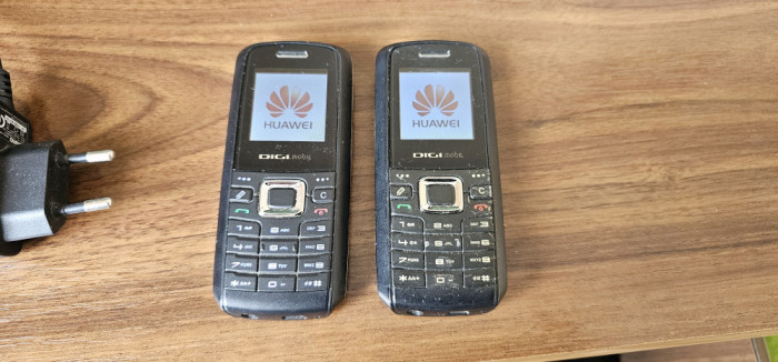 TELEFON HUAWEI U1000S , 2 BUCATI + 1 INCARCATOR . FUNCTIONEAZA .