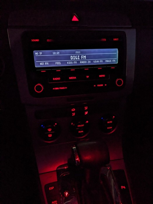 MP3 auto Volkswagen RCD310 Seat Passat Golf5 Golf6 Polo Tiguan Touran Leon RCD Afisaj Negru