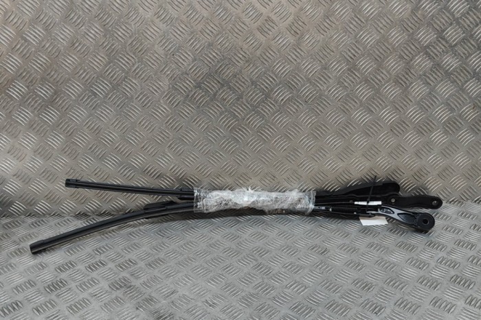 Braț ștergător față MERCEDES-BENZ C S206 2024 OEM: A2068202201,A2068202001 30454113