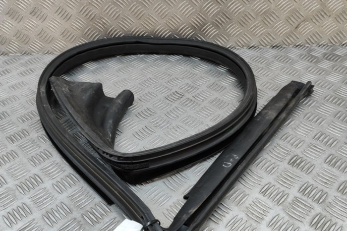 Garnitura ușă dreapta față JAGUAR F-TYPE Coupe X152 2021 OEM: EX53-20710 | 30204214